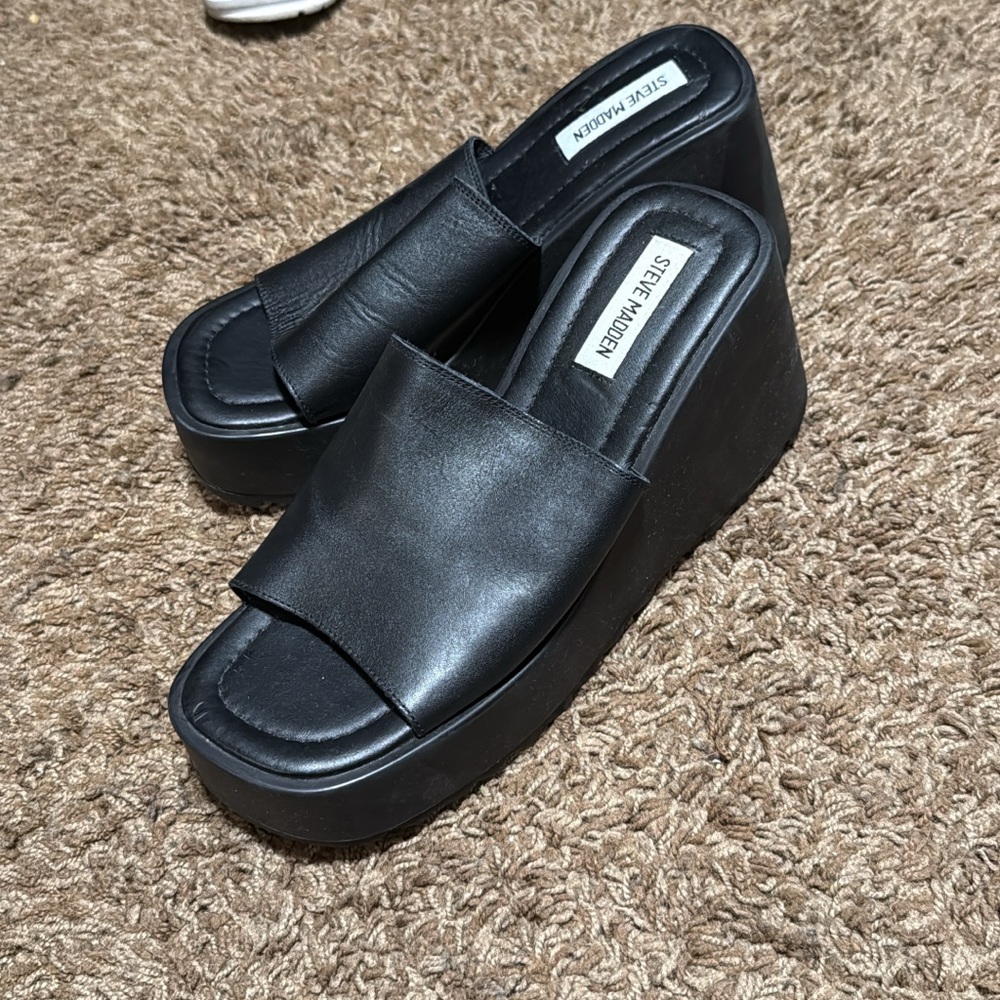Steve Madden Black Platform Slides